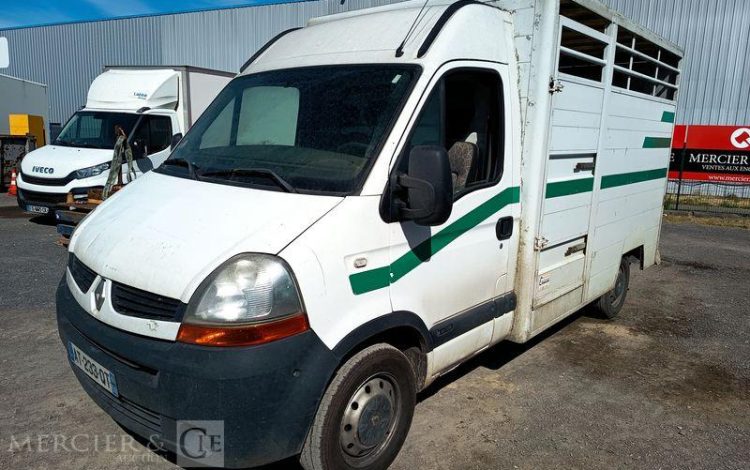 RENAULT MASTER II Phase 3  L2H2 2.5 dCi 16V 114cv POUR TRANSPORT D&rsquo;ANIMAUX – ANNEE  2007 BLANC AT-233-QT