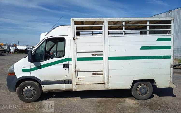 RENAULT MASTER II Phase 3  L2H2 2.5 dCi 16V 114cv POUR TRANSPORT D&rsquo;ANIMAUX – ANNEE  2007 BLANC AT-233-QT