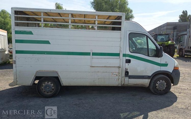 RENAULT MASTER II Phase 3  L2H2 2.5 dCi 16V 114cv POUR TRANSPORT D&rsquo;ANIMAUX – ANNEE  2007 BLANC AT-233-QT