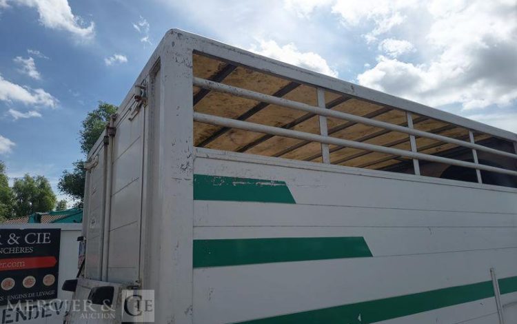 RENAULT MASTER II Phase 3  L2H2 2.5 dCi 16V 114cv POUR TRANSPORT D&rsquo;ANIMAUX – ANNEE  2007 BLANC AT-233-QT