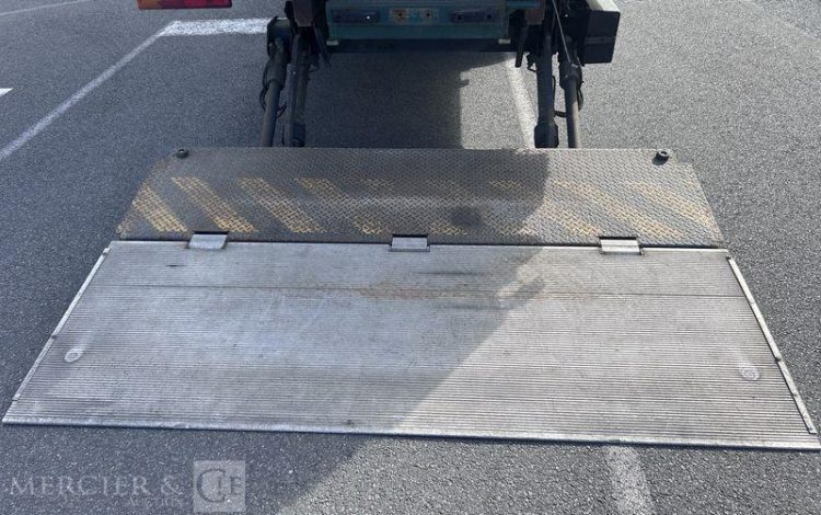 MERCEDES AXOR 1833 FOURGON HAYON VERT CN-826-SN