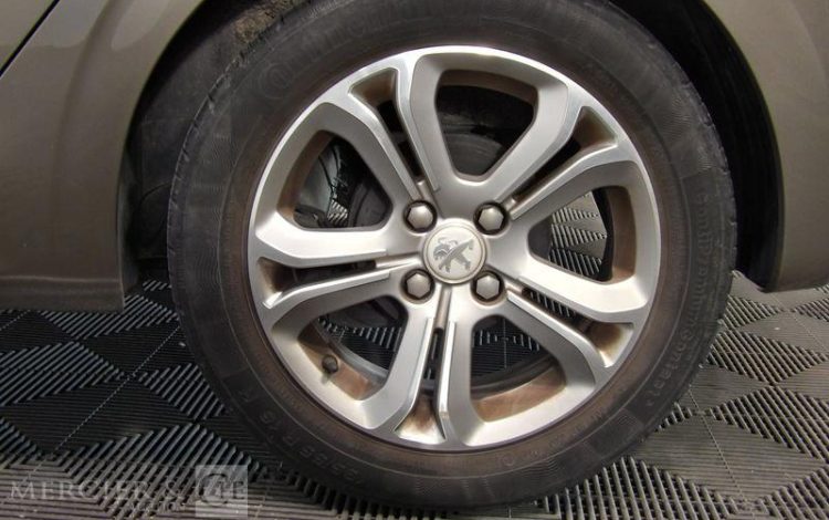 PEUGEOT 208 GENERATION-I 1.2 PURETECH 80CH ALLURE  CR-183-BT