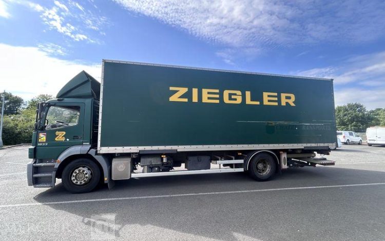 MERCEDES AXOR 1833 FOURGON HAYON VERT DC-140-FP