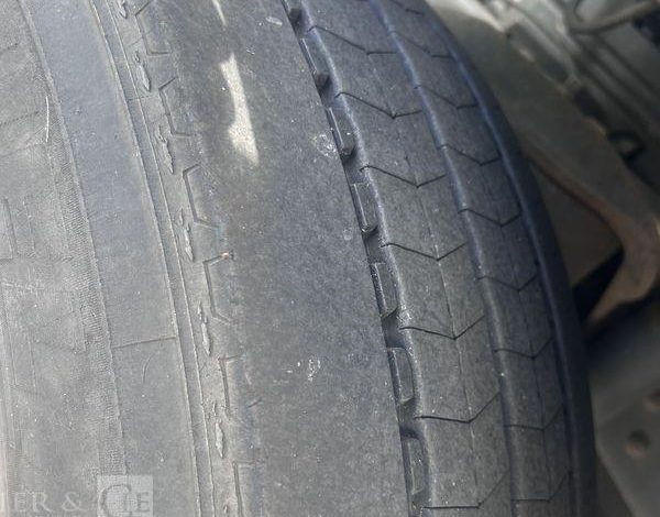 MERCEDES AXOR 1833 FOURGON HAYON VERT DC-140-FP
