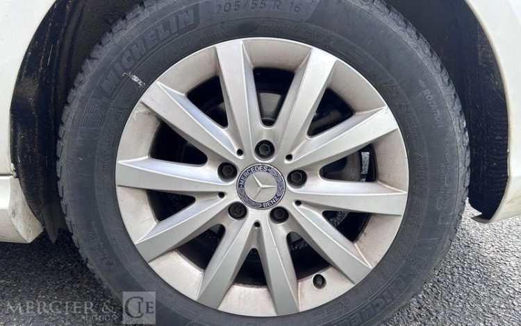 MERCEDES CLASSE B    BREAK BLANC DC-164-XR