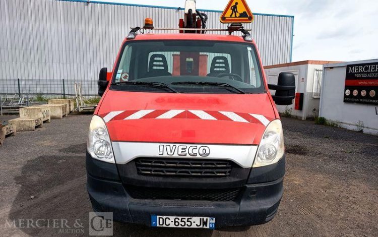 IVECO DAILY 35S11 AVEC NACELLE160 ALU DS – 16 M – 4564 HEURES – 97339 KMS – ANNEE 2014 ROUGE DC-655-JW