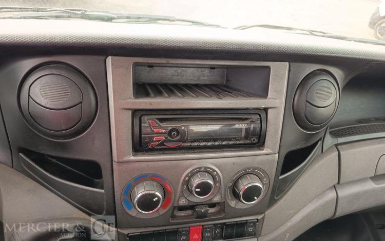 IVECO DAILY 35S11 AVEC NACELLE160 ALU DS – 16 M – 4564 HEURES – 97339 KMS – ANNEE 2014 ROUGE DC-655-JW