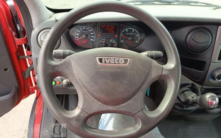 IVECO DAILY 35S11 AVEC NACELLE160 ALU DS – 16 M – 4564 HEURES – 97339 KMS – ANNEE 2014 ROUGE DC-655-JW