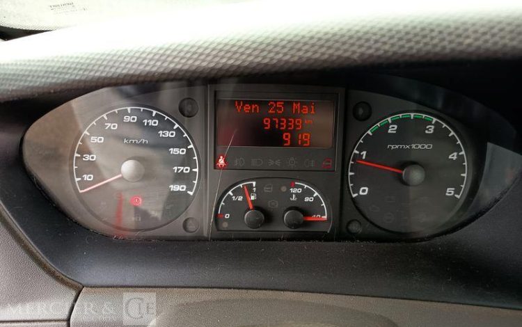 IVECO DAILY 35S11 AVEC NACELLE160 ALU DS – 16 M – 4564 HEURES – 97339 KMS – ANNEE 2014 ROUGE DC-655-JW