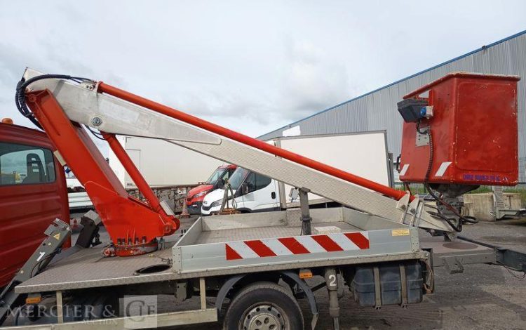 IVECO DAILY 35S11 AVEC NACELLE160 ALU DS – 16 M – 4564 HEURES – 97339 KMS – ANNEE 2014 ROUGE DC-655-JW