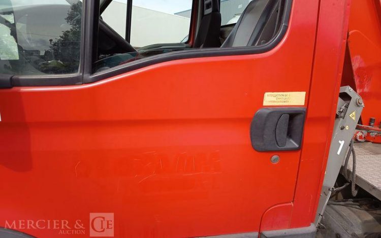 IVECO DAILY 35S11 AVEC NACELLE160 ALU DS – 16 M – 4564 HEURES – 97339 KMS – ANNEE 2014 ROUGE DC-655-JW
