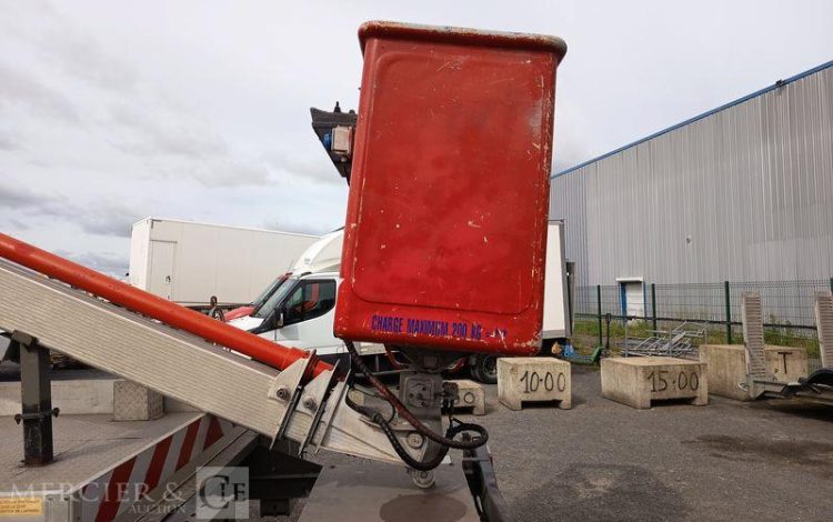 IVECO DAILY 35S11 AVEC NACELLE160 ALU DS – 16 M – 4564 HEURES – 97339 KMS – ANNEE 2014 ROUGE DC-655-JW