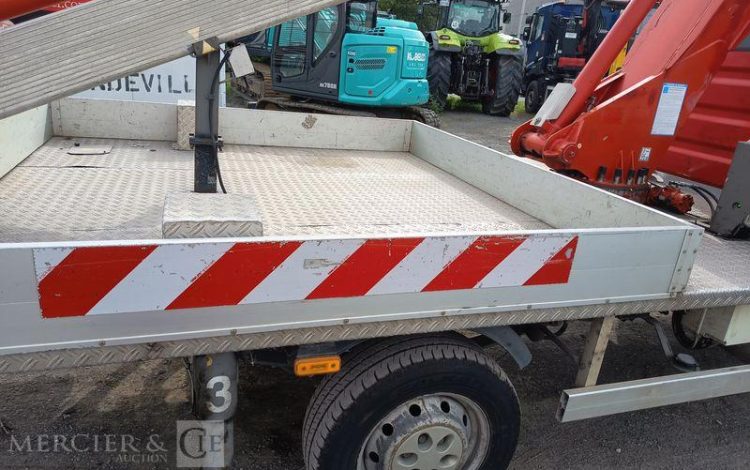 IVECO DAILY 35S11 AVEC NACELLE160 ALU DS – 16 M – 4564 HEURES – 97339 KMS – ANNEE 2014 ROUGE DC-655-JW