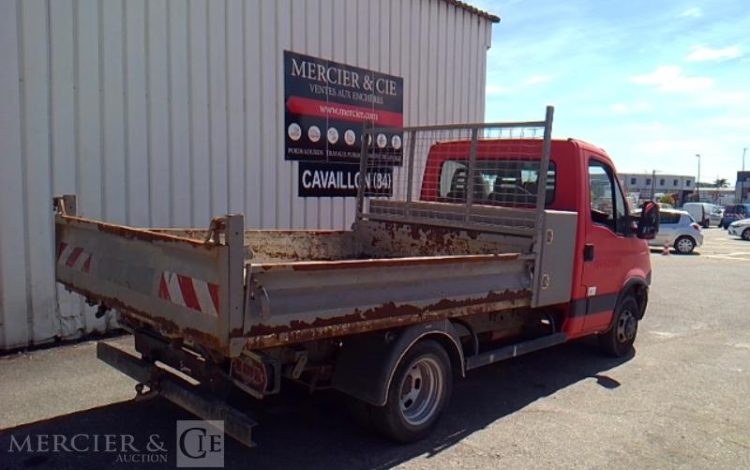 IVECO DAILY 35C13 2.3 LD 126 CV BENNE SIMPLE CABINE COFFRE ROUGE DE-045-KD