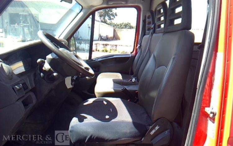 IVECO DAILY 35C13 2.3 LD 126 CV BENNE SIMPLE CABINE COFFRE ROUGE DE-045-KD