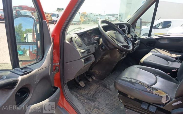 IVECO 35C  BENNE – SIMPLE CAB COFFRE  DE-209-KD