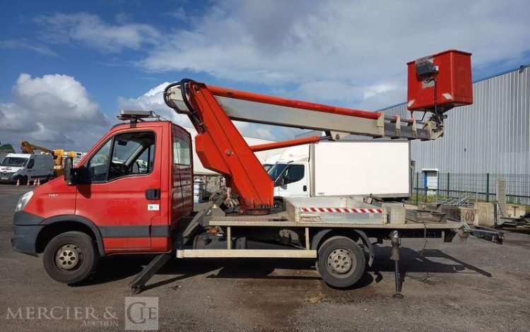MULTITEL DAILY 35S11 ANEC NACELLE MULTITEL MT202DS – 20 M – 5505 HEURES – ANNEE 2014 ROUGE DE-846-NW