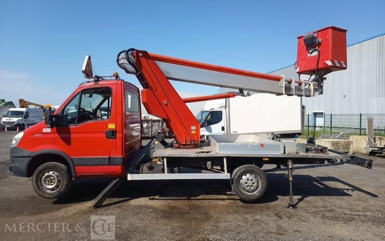 IVECO DAILY NACELLE 20M SUR VL LEGER  DF-478-QE