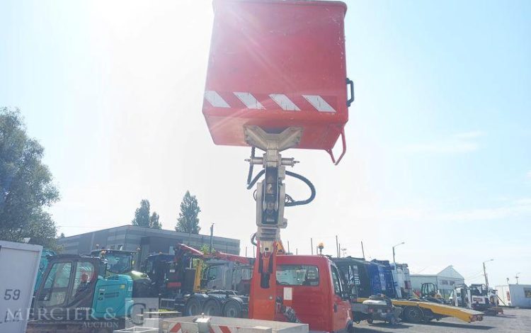 IVECO DAILY NACELLE 20M SUR VL LEGER  DF-478-QE