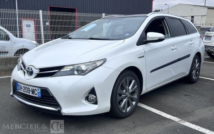TOYOTA AURIS TOURING-SPORTS 1.8 HSD 136ch MHEV DYNAMIC BVA BLANC DH-209-MC