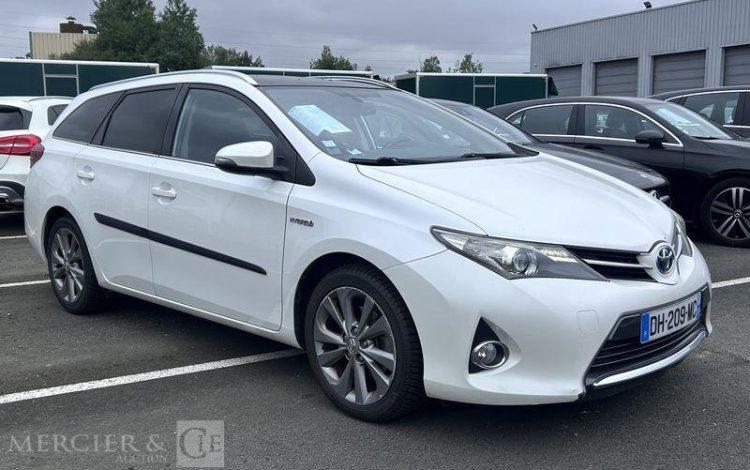 TOYOTA AURIS TOURING-SPORTS 1.8 HSD 136ch MHEV DYNAMIC BVA BLANC DH-209-MC