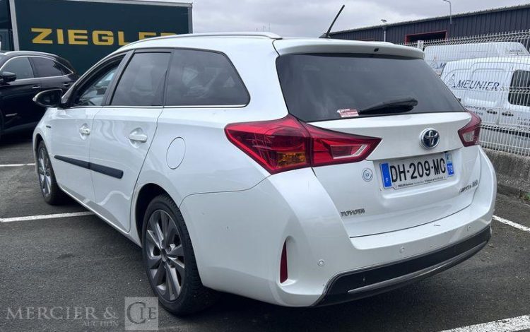 TOYOTA AURIS TOURING-SPORTS 1.8 HSD 136ch MHEV DYNAMIC BVA BLANC DH-209-MC