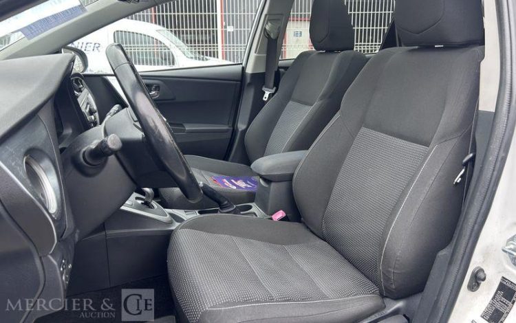 TOYOTA AURIS TOURING-SPORTS 1.8 HSD 136ch MHEV DYNAMIC BVA BLANC DH-209-MC