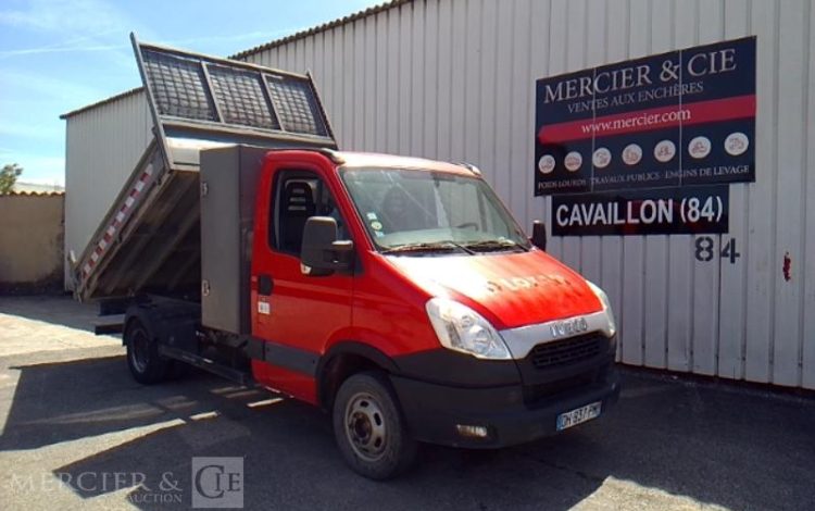IVECO 35C13 BENNE SIMPLE CABINE COFFRE ROUGE DH-937-PM