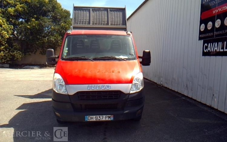 IVECO 35C13 BENNE SIMPLE CABINE COFFRE ROUGE DH-937-PM
