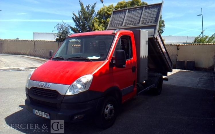 IVECO 35C13 BENNE SIMPLE CABINE COFFRE ROUGE DH-937-PM