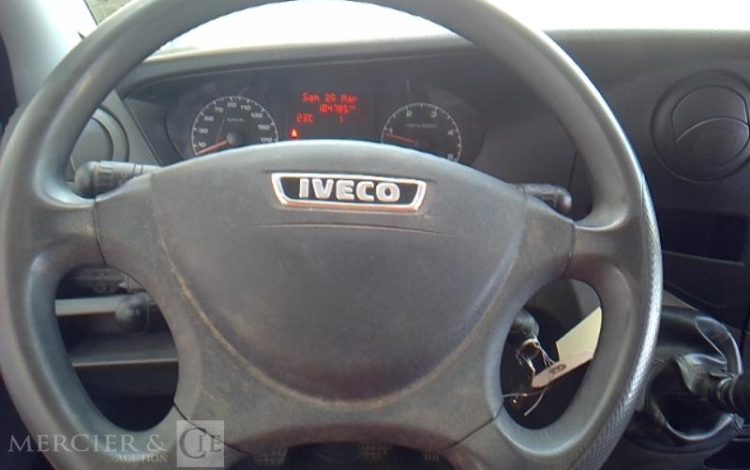 IVECO 35C13 BENNE SIMPLE CABINE COFFRE ROUGE DH-937-PM