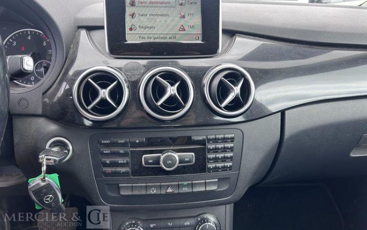 MERCEDES CLASSE B BLANC DK-915-GL