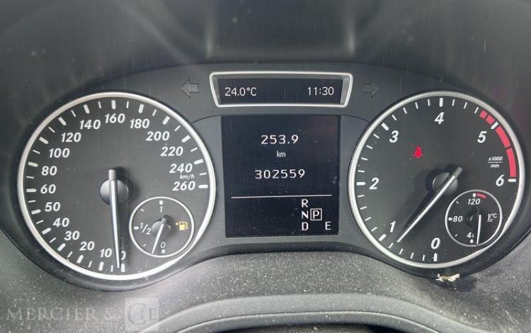 MERCEDES CLASSE B BLANC DK-915-GL