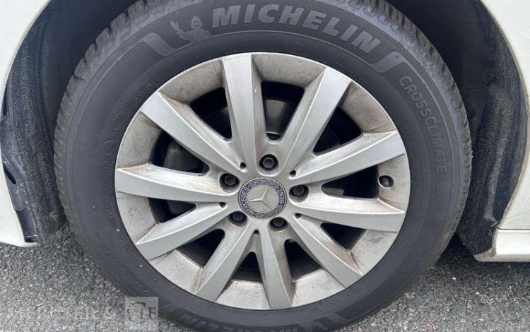 MERCEDES CLASSE B BLANC DK-915-GL