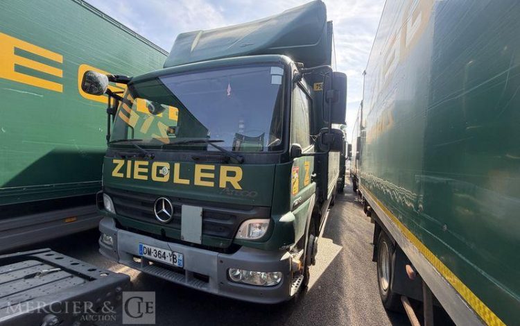 MERCEDES ATEGO VERT DM-364-YB