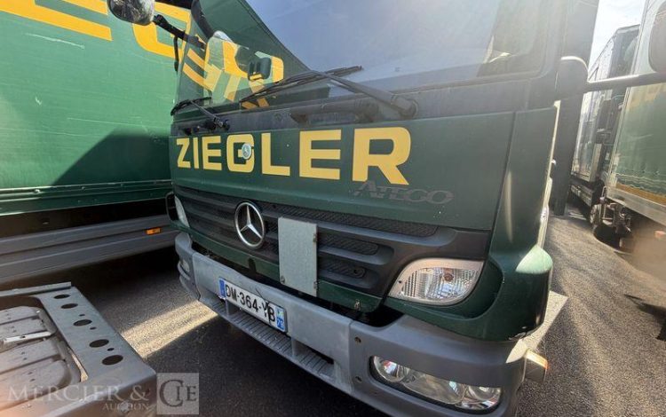 MERCEDES ATEGO VERT DM-364-YB