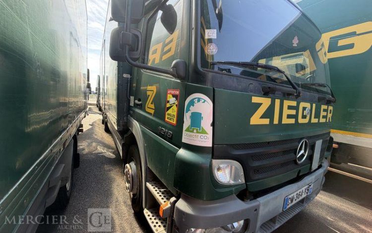 MERCEDES ATEGO VERT DM-364-YB