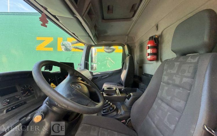 MERCEDES ATEGO VERT DM-364-YB