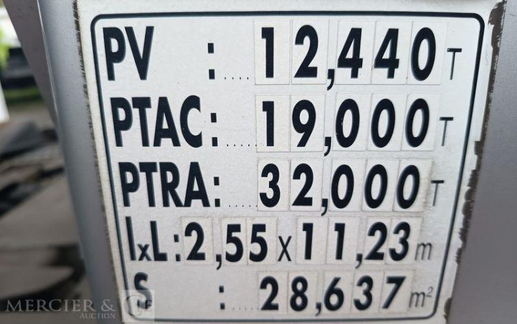 MERCEDES ANTOS 1835 PORTE 5 VOITURES – DIESEL – PTAC : 19 TONNES – 386257 KMS – ANNEE GRIS DP-829-XL