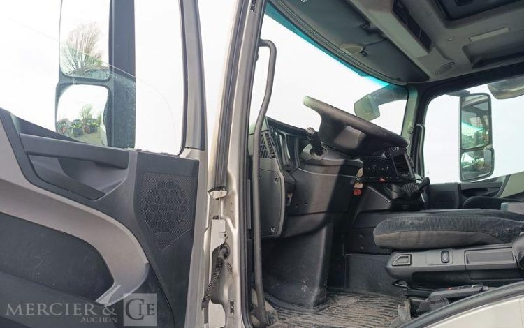 MERCEDES ANTOS 1835 PORTE 5 VOITURES – DIESEL – PTAC : 19 TONNES – 386257 KMS – ANNEE GRIS DP-829-XL
