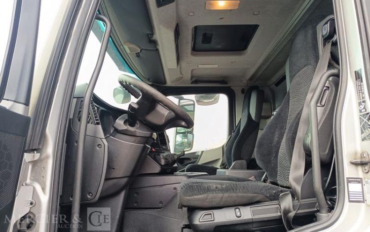 MERCEDES ANTOS 1835 PORTE 5 VOITURES – DIESEL – PTAC : 19 TONNES – 386257 KMS – ANNEE GRIS DP-829-XL