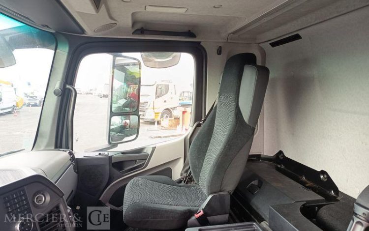 MERCEDES ANTOS 1835 PORTE 5 VOITURES – DIESEL – PTAC : 19 TONNES – 386257 KMS – ANNEE GRIS DP-829-XL