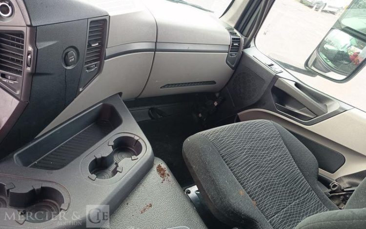 MERCEDES ANTOS 1835 PORTE 5 VOITURES – DIESEL – PTAC : 19 TONNES – 386257 KMS – ANNEE GRIS DP-829-XL