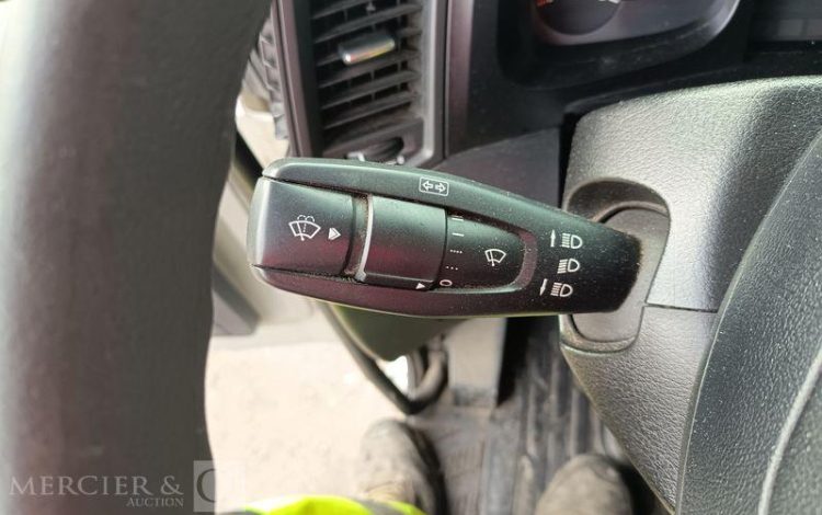 MERCEDES ANTOS 1835 PORTE 5 VOITURES – DIESEL – PTAC : 19 TONNES – 386257 KMS – ANNEE GRIS DP-829-XL