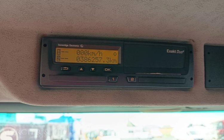 MERCEDES ANTOS 1835 PORTE 5 VOITURES – DIESEL – PTAC : 19 TONNES – 386257 KMS – ANNEE GRIS DP-829-XL