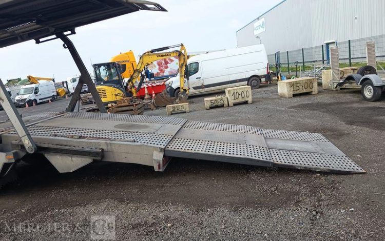 MERCEDES ANTOS 1835 PORTE 5 VOITURES – DIESEL – PTAC : 19 TONNES – 386257 KMS – ANNEE GRIS DP-829-XL