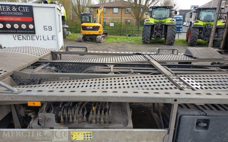MERCEDES ANTOS 1835 PORTE 5 VOITURES – DIESEL – PTAC : 19 TONNES – 386257 KMS – ANNEE GRIS DP-829-XL