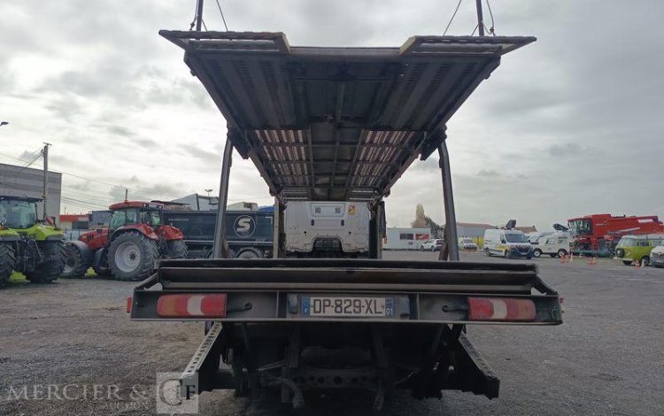MERCEDES ANTOS 1835 PORTE 5 VOITURES – DIESEL – PTAC : 19 TONNES – 386257 KMS – ANNEE GRIS DP-829-XL