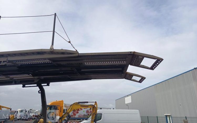 MERCEDES ANTOS 1835 PORTE 5 VOITURES – DIESEL – PTAC : 19 TONNES – 386257 KMS – ANNEE GRIS DP-829-XL