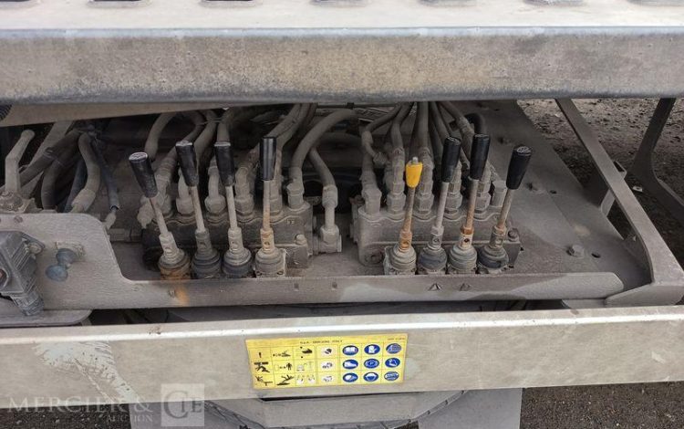 MERCEDES ANTOS 1835 PORTE 5 VOITURES – DIESEL – PTAC : 19 TONNES – 386257 KMS – ANNEE GRIS DP-829-XL